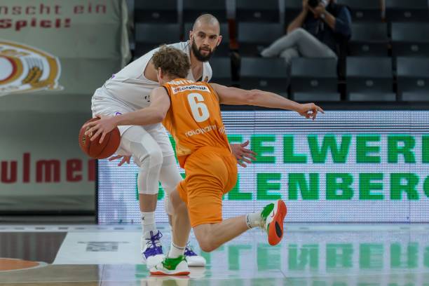 纳出几个高 纳出几个高